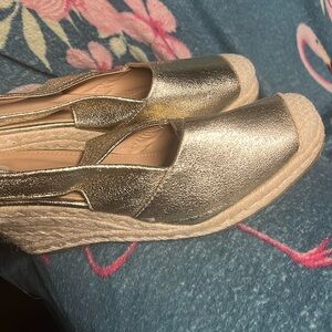 Use one time gold shoes